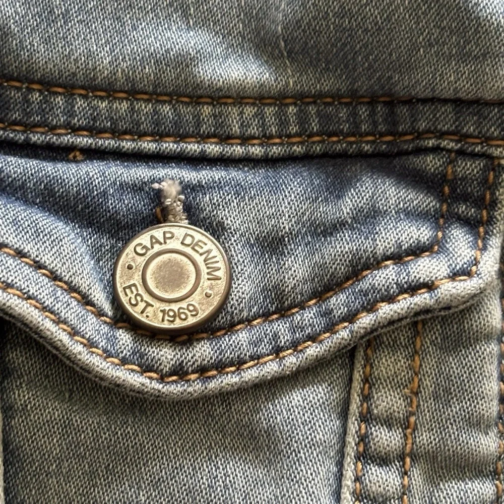Gap Kids Faded Blue‎ Denim Jacket Size Large (10) – Classic Everyday Jean Jacket